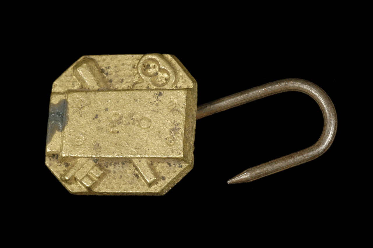 CROCHET DE TABLIER D'ARTISAN 1973.54.6 Photo Mucem/Virginie Louis