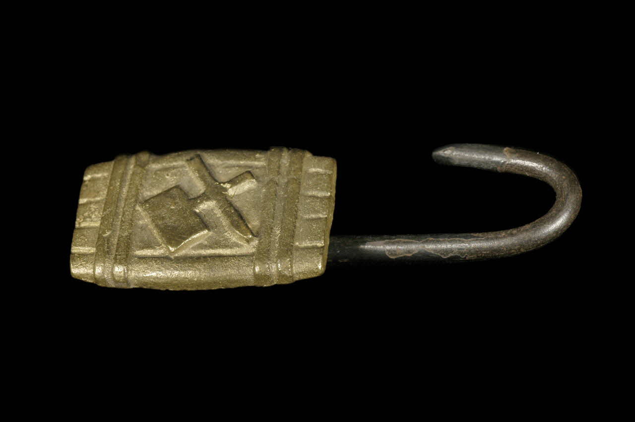 CROCHET DE TABLIER D'ARTISAN 1973.54.7 Photo Mucem/Virginie Louis