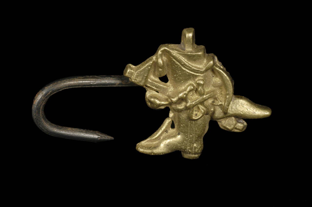 CROCHET DE TABLIER D'ARTISAN 1973.54.8 Photo Mucem/Virginie Louis