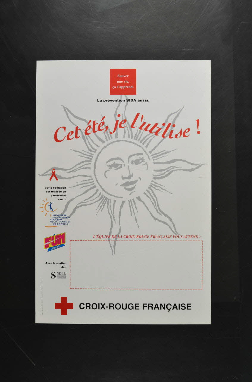 affiche "Cet été, je l'utilise ! Sauver une vie, ça s'apprend. La prévention SIDA aussi." 2002.127.141 Photo Mucem