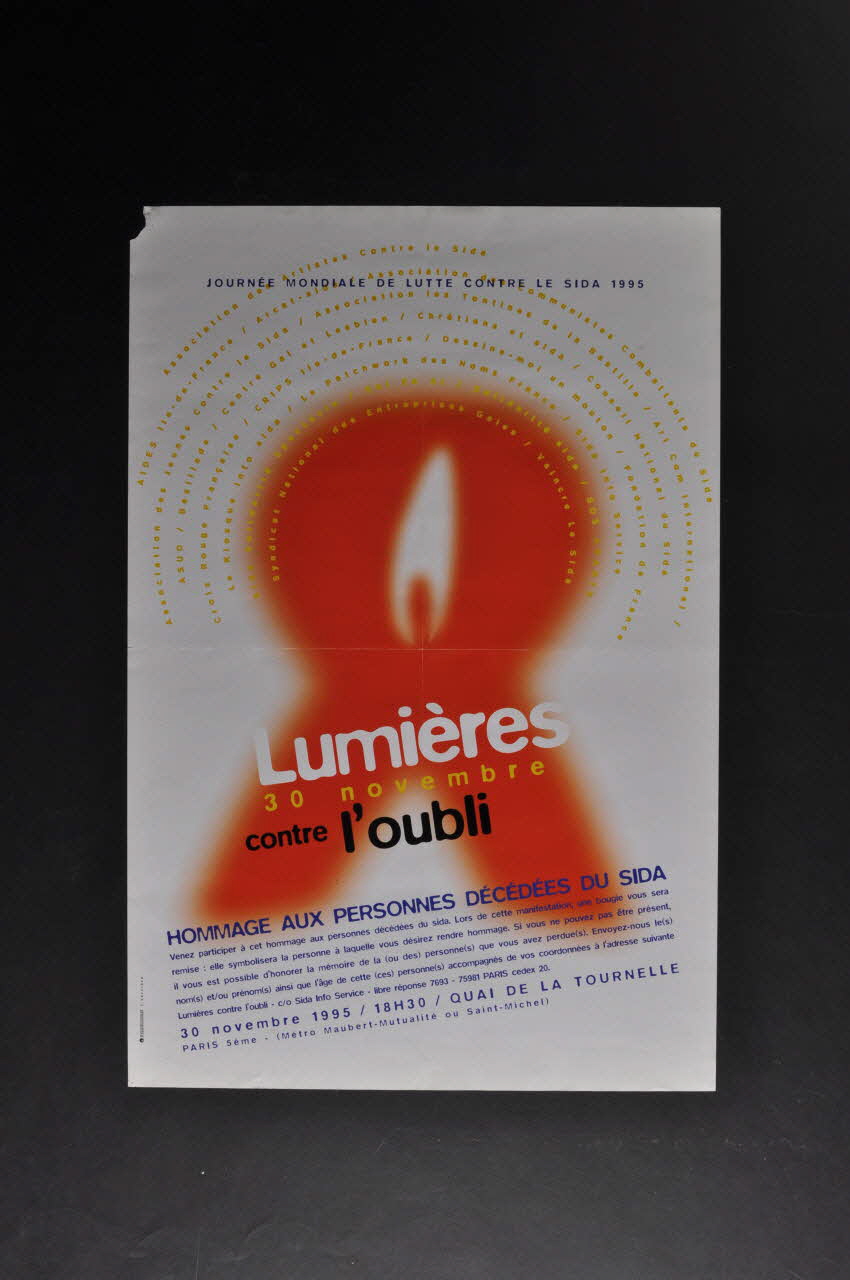 Collectif interassociatif :  AIDES Ile-de-France, Arcat-sida, CRIPS Ile-de-France, Dessine-moi un mouton, Patchwork des Noms , Sida Info Service, Sol En Si, Solidarité Sida, UNALS. affiche Affiche "Lumières contre l'oubli. 30 novembre 1995 / hommage aux personnes décédées du sida" Île-de-France, France 1995 2002.127.158 Photo Mucem
