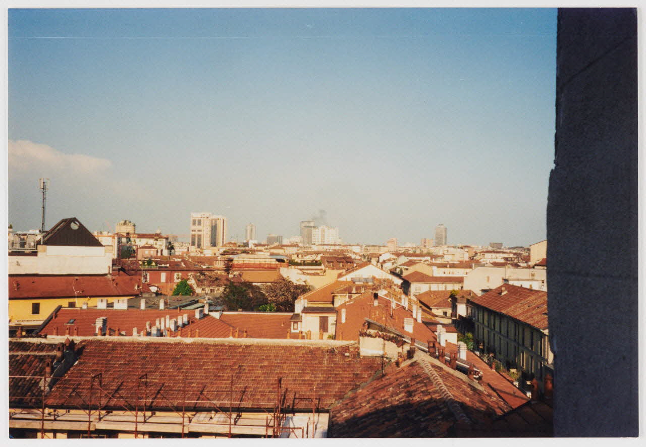 Rocks tirage photographique Vue de Milan le jour de l'attentat de la tour Pirelli Lombardie, Italie 2002 2021.6.2.3 Photo Collection Mucem / Rocks, cliché Marianne Kuhn