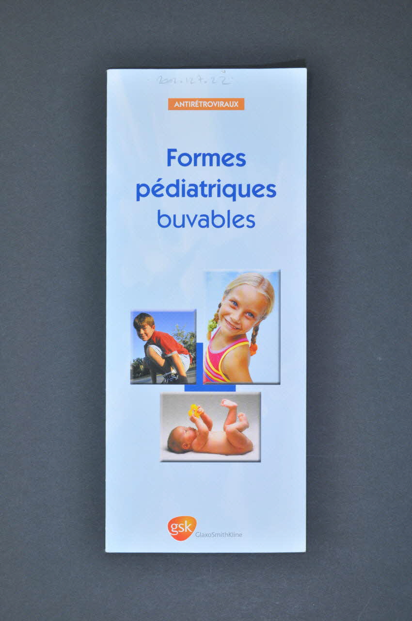 Dépliant "Antirétroviraux. Formes pédiatriques buvables." 2002.127.22 Photo Mucem
