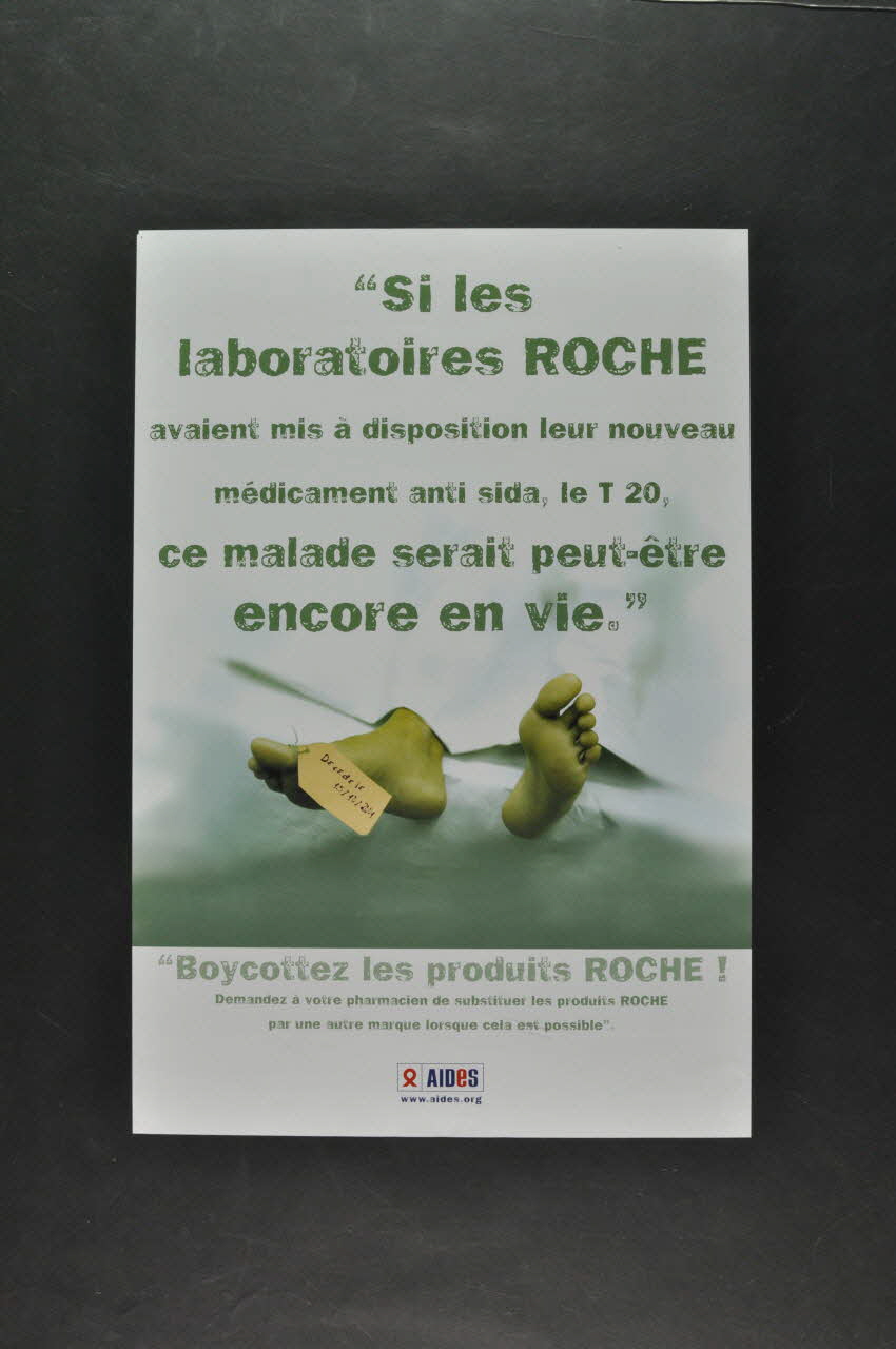 AIDES affiche "Si les laboratoires ROCHE avaient mis à disposition leur nouveau médicament anti sida, le T 20, ce malade serait peut-être encore en vie / Boycottez les produits Roche" France 2001 2002.127.234 Photo Mucem