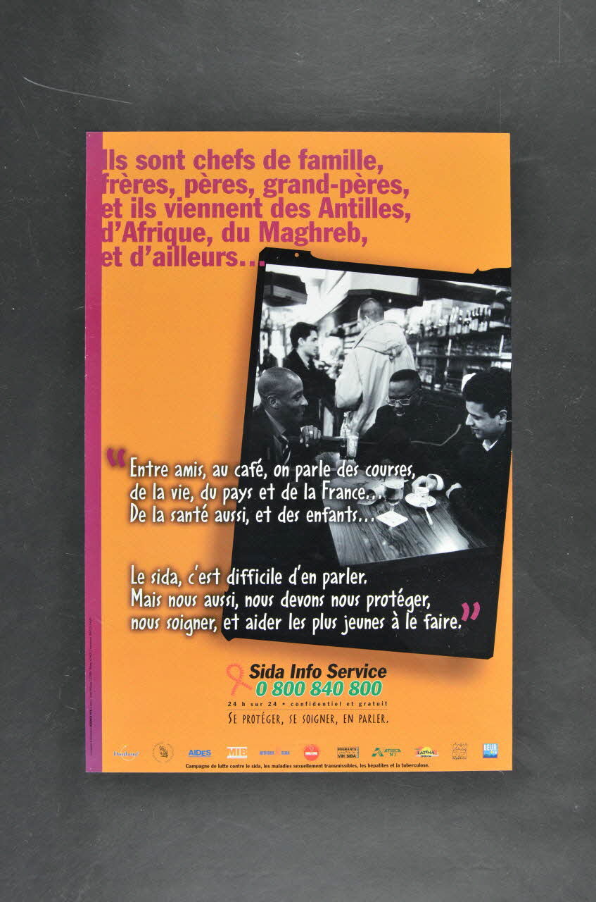 Sida Info Service - Ligne Azur affiche "Ils sont  chefs de famille, frères, pères, grand-pères, et ils viennent des  Antilles, d'Afrique, du Maghreb, et d'ailleurs...  / Le sida, c'est difficile d'en parler. mais nous aussi, nous devons nous protéger, nous soigner, et aider les plus jeunes à le faire." France 1998 2002.127.237 Photo Mucem