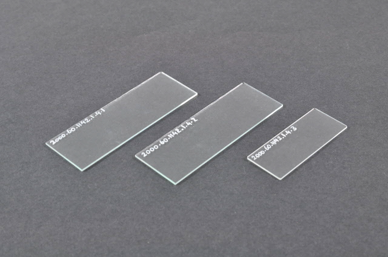 plaquette 1970 2000.60.1142.1.4.1-3 Photo Mucem