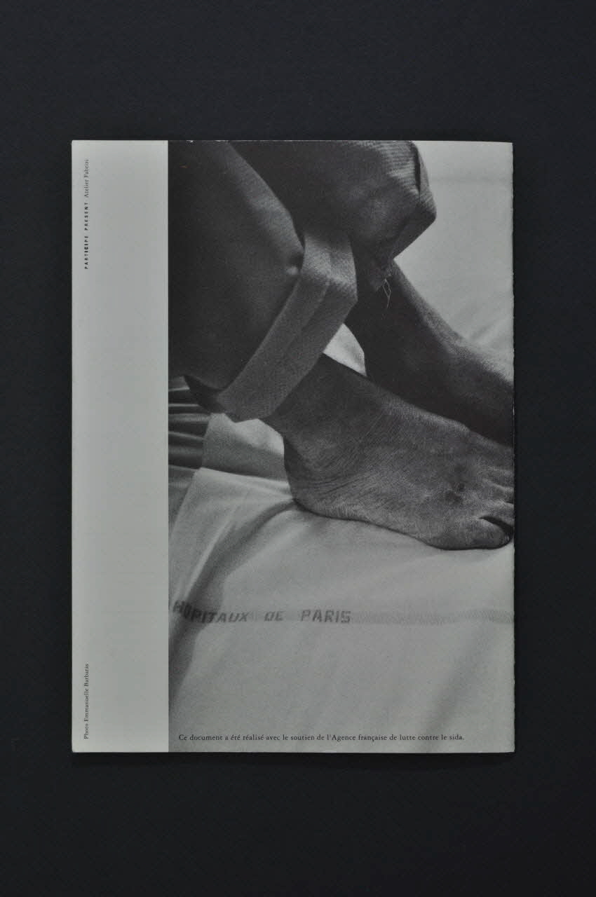 Musée de l'Assistance Publique - Hôpitaux de Paris BROCHURE "Points de vue. Les soignants au coeur des années sida." Île-de-France, France 1992 2002.127.270 Photo Mucem
