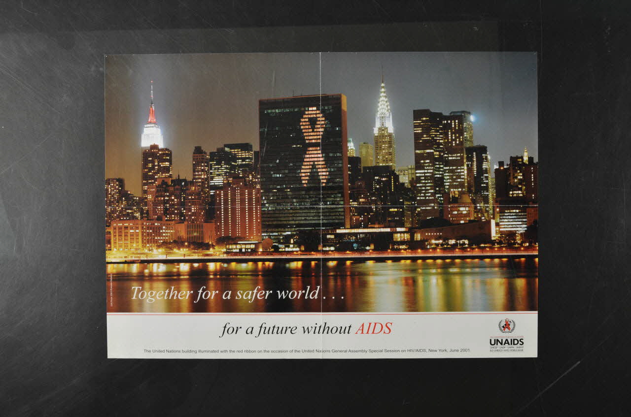 Unaids affiche "Together for a safer world. / "for a future without AIDS.." (Ensemble pour un monde plus sûr) International 2001/6 2002.127.273 Photo Mucem