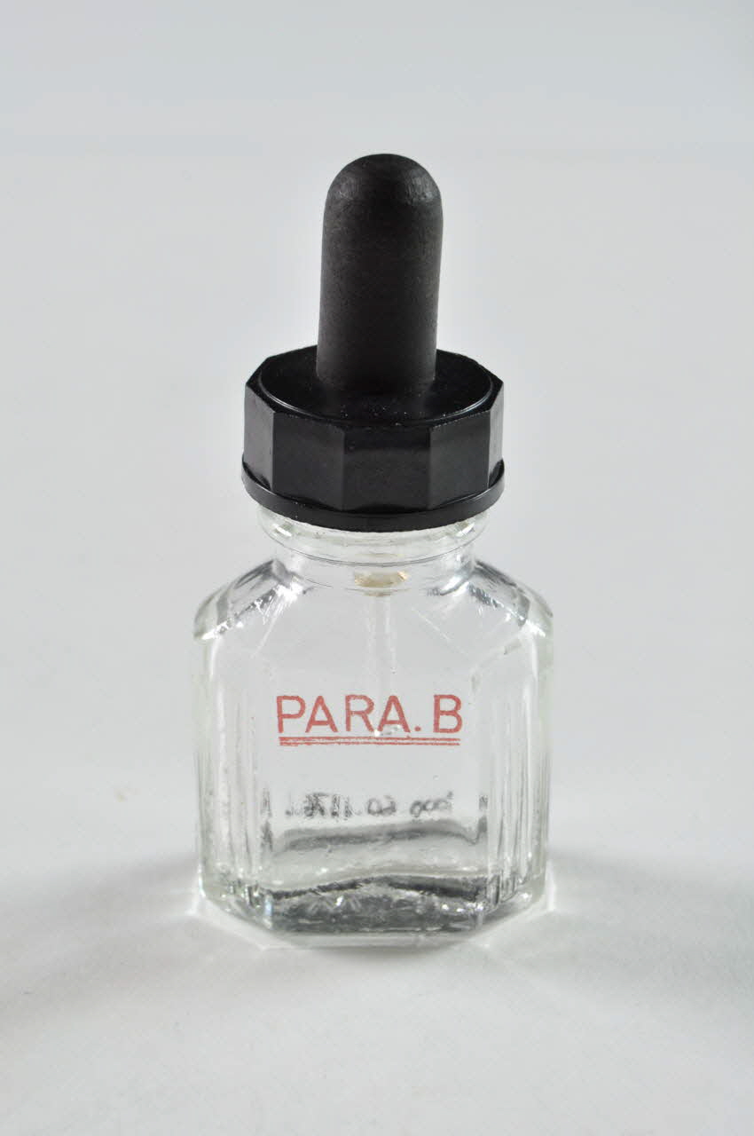 FLACON A PHARMACIE 1960 2000.60.1176.4 Photo Mucem