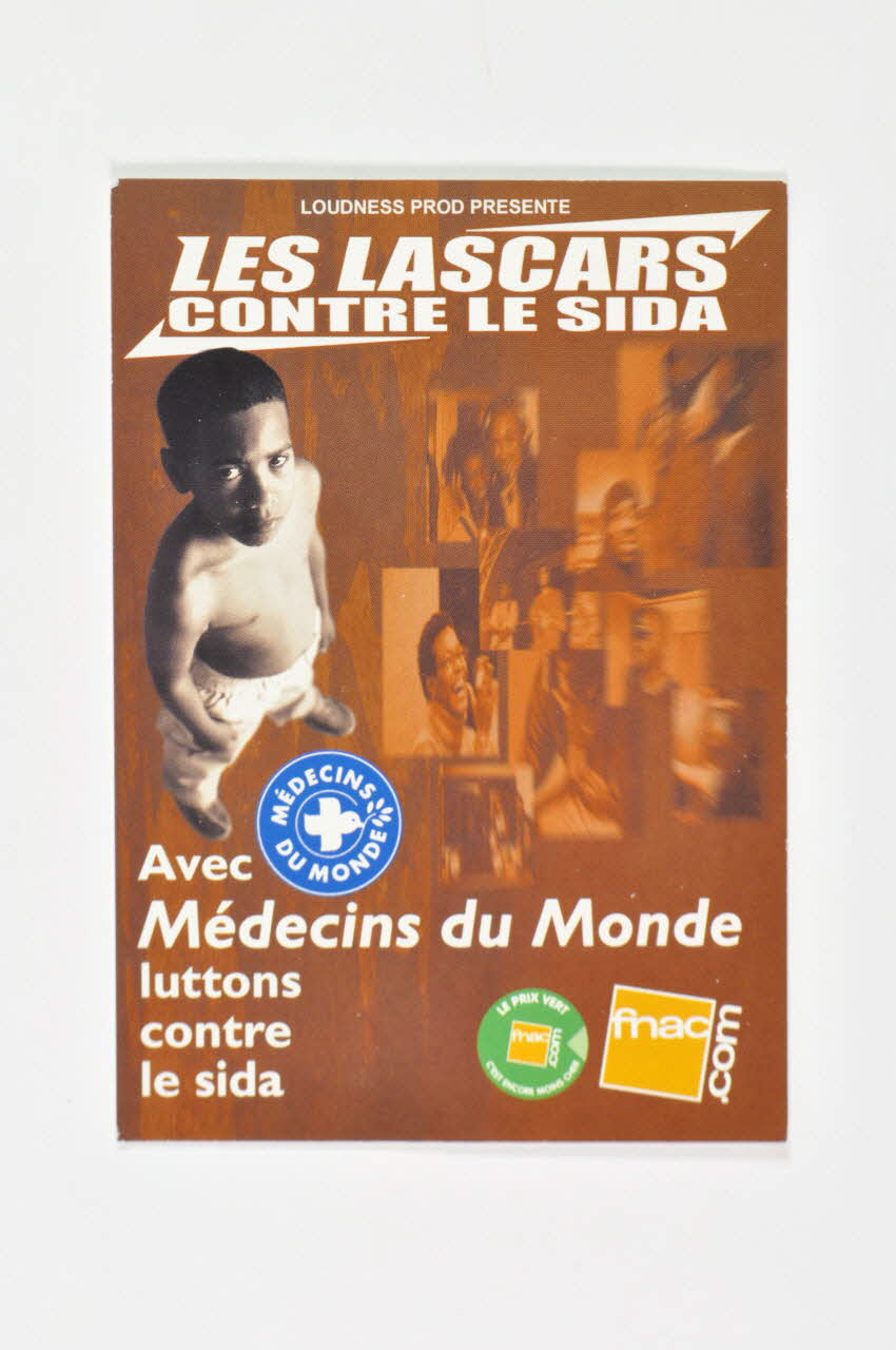 carte postale "Les Lascars contre le sida" / "Les bénéfices de la vente de ce disque permettront à Médecins du Monde de fournir des médicaments à des malades du sida en Ouganda et en Tanzanie" 2002.127.44 Photo Mucem