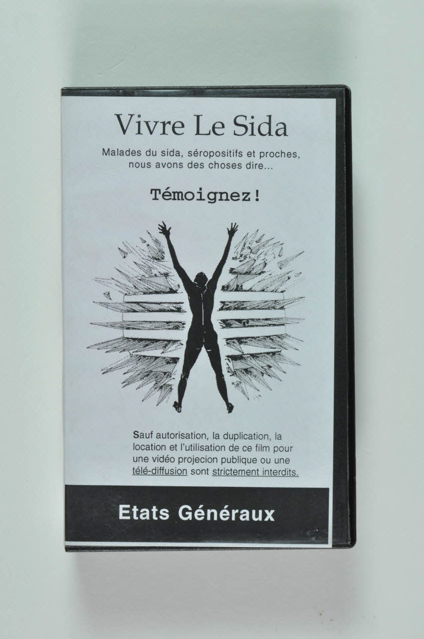 Crips, Etats Généraux Du Sida cassette vidéo "Vivre le Sida" / Vivre le Sida / Malades du sida, séropositifs et proches, nous avons des choses dire.../ Témoignez!" / Etats Généraux. France 1990 2002.127.77.1-2 Photo Mucem