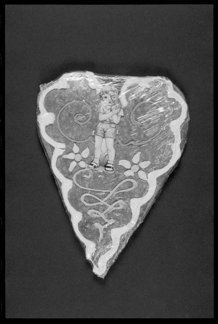 Alain Guey photographie Cœur en pain d'épice alsacien France 1963/6/22 Ph.1975.1.14  Photo