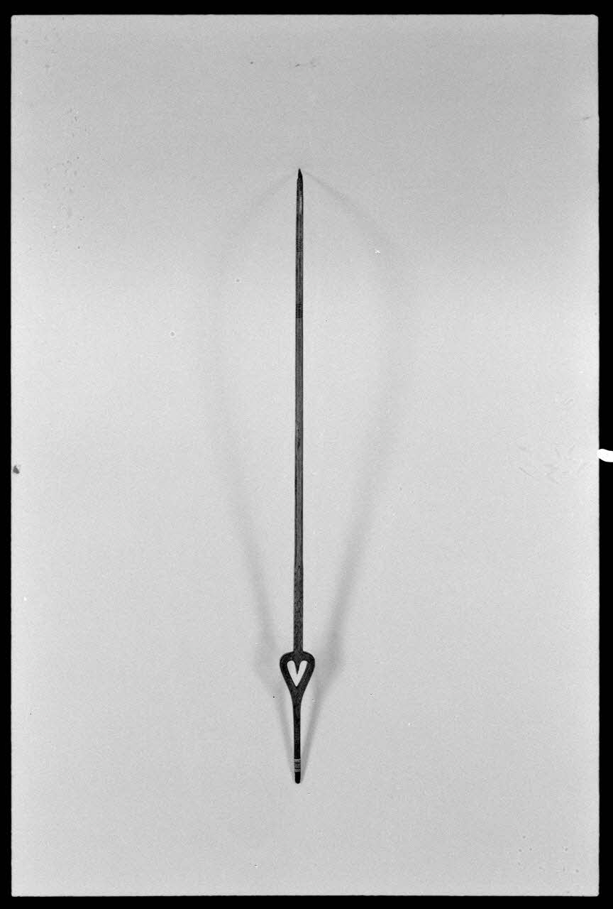 Alain Guey photographie Quenouille en bois provenant d'Ariège France 1963/6/22 Ph.1975.1.38 Photo