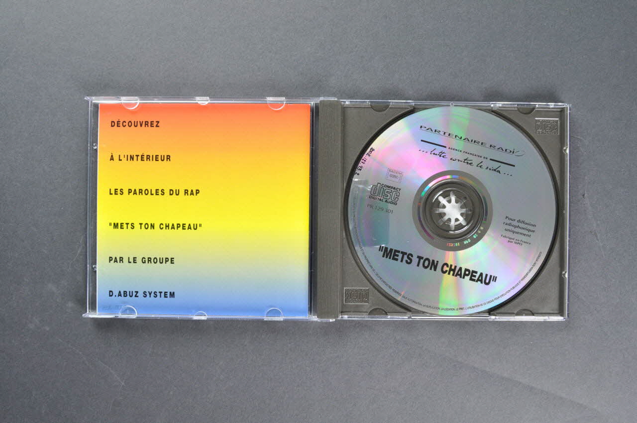 CD (compact disque) CD "Mets ton chapeau" (rap) / Des personnalités parlent du préservatif 2002.127.93.1-3 Photo Mucem