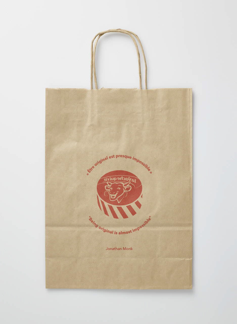 Jonathan MONK ; Lab’Bel sachet La Vache qui rit édition Collector Ile-de-France, France 2016 2020.34.4 Photo Mucem / Marianne Kuhn
