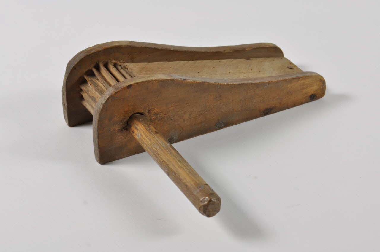 crécelle Tartelloire 1945.81.213 Photo Mucem