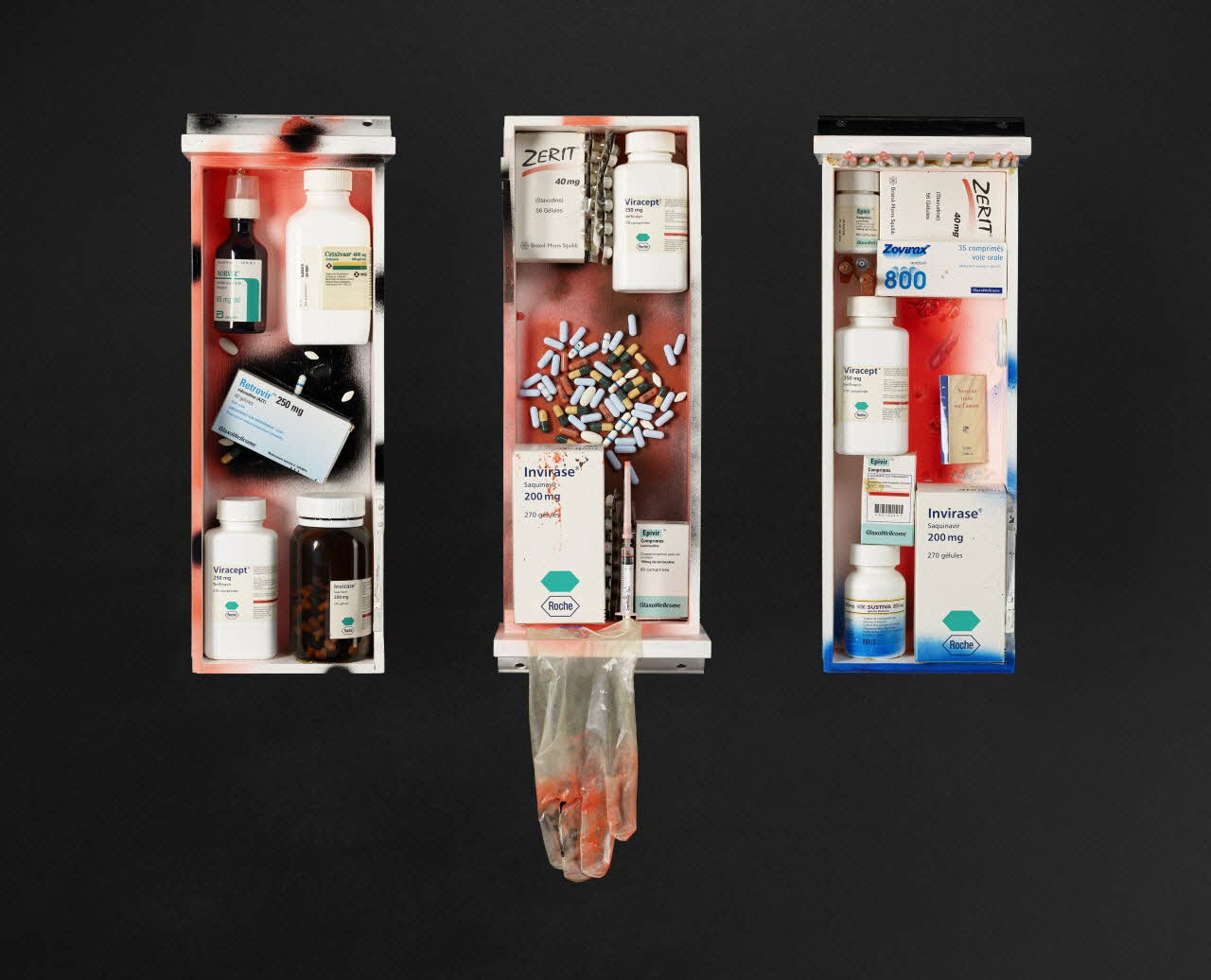 Stéphane Abriol triptyque le nécéssaire de survie du séropositif au VIH France 2004 2004.204.150-152 Photo Mucem / Marianne Kuhn