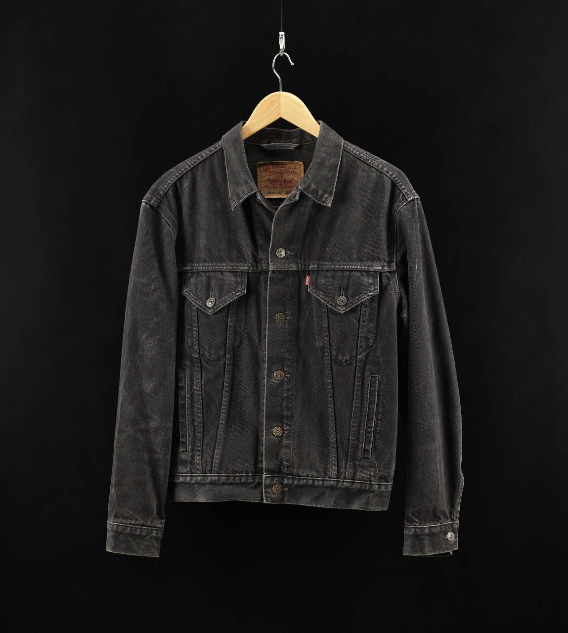 JayOne blouson Blouson graffé Ile-de-France, France 1995 2018.69.1 Photo Mucem / Marianne Kuhn