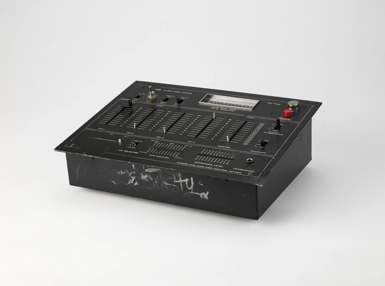 Numark table de mixage Table de mixage DM-1450 de la marque Numark Etats-Unis 1971-1986 2020.9.1 Photo Mucem / Marianne Kuhn