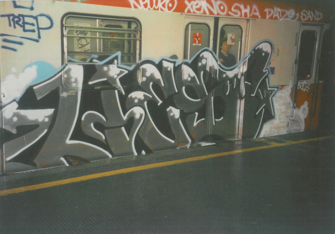 Neuro photographie Panel piece "Lies" avant le buff Lombardie, Italie 2000 2021.4.2.3 Photo Collection Mucem, cliché Neuro