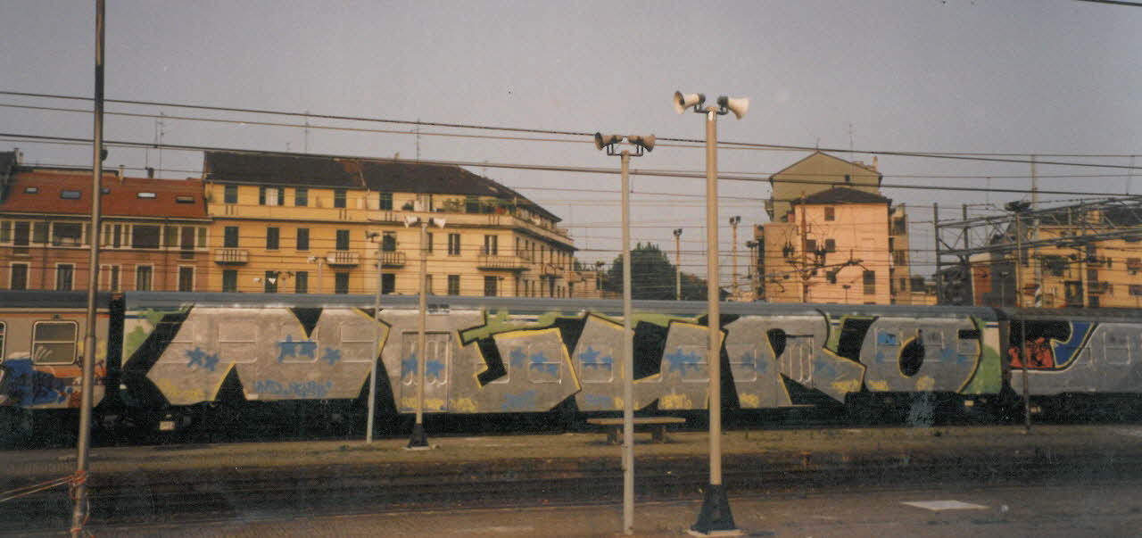 Neuro photographie Wholecar de Neuro en "dancing letters" Lombardie, Italie 1999 2021.4.5.4 Photo Collection Mucem, cliché Neuro