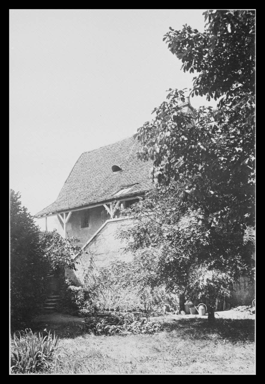C. Bellile photographie Maison. Escalier extérieur et galerie Bourgogne, France 1940 Ph.1940.32.10  Photo