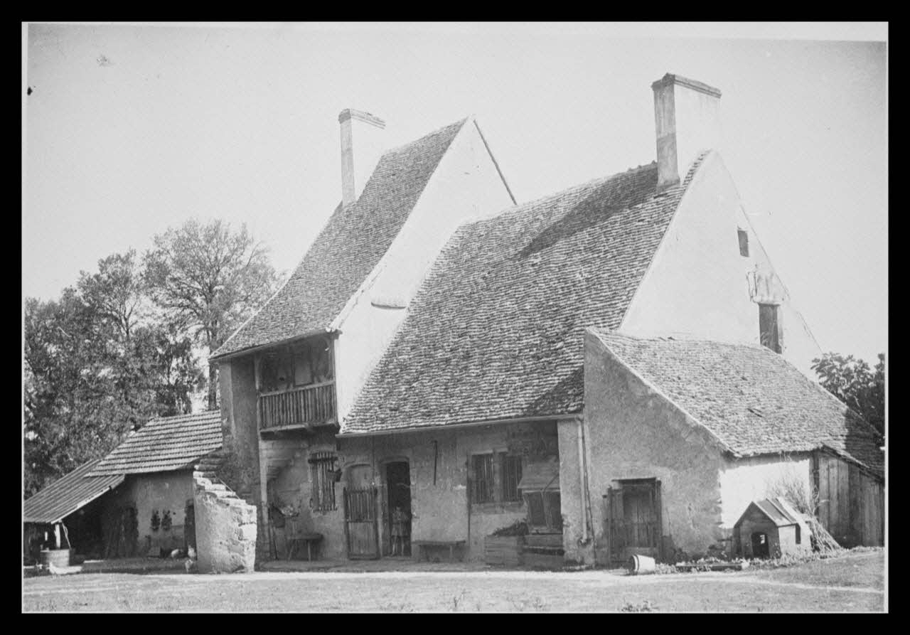 C. Bellile photographie Maison à galerie. Escalier tournant Bourgogne, France 1940 Ph.1940.32.14 Photo