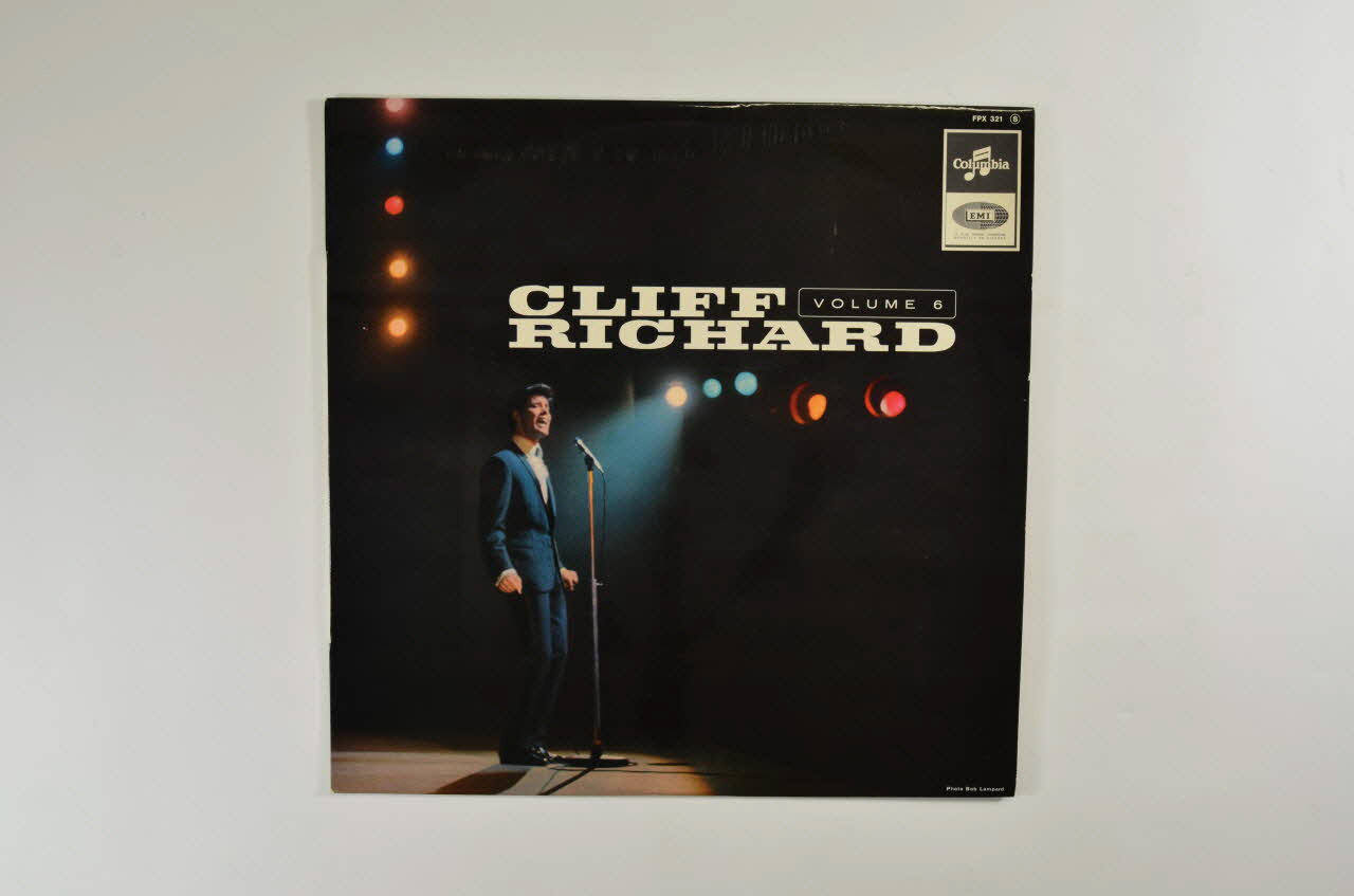 disque 33 tours Cliff Richard volume 6 2001.69.16.252.1-2 Photo Mucem
