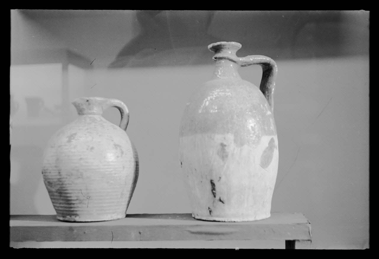 P. Lapisse photographie MNATP. Exposition. Objets domestiques des provinces de France dans la vie familiale et les arts ménagers (17 avril 1953 - 11 octobre 1954) Ile-de-France, France 1954/3/1 Ph.1954.36.1 Photo