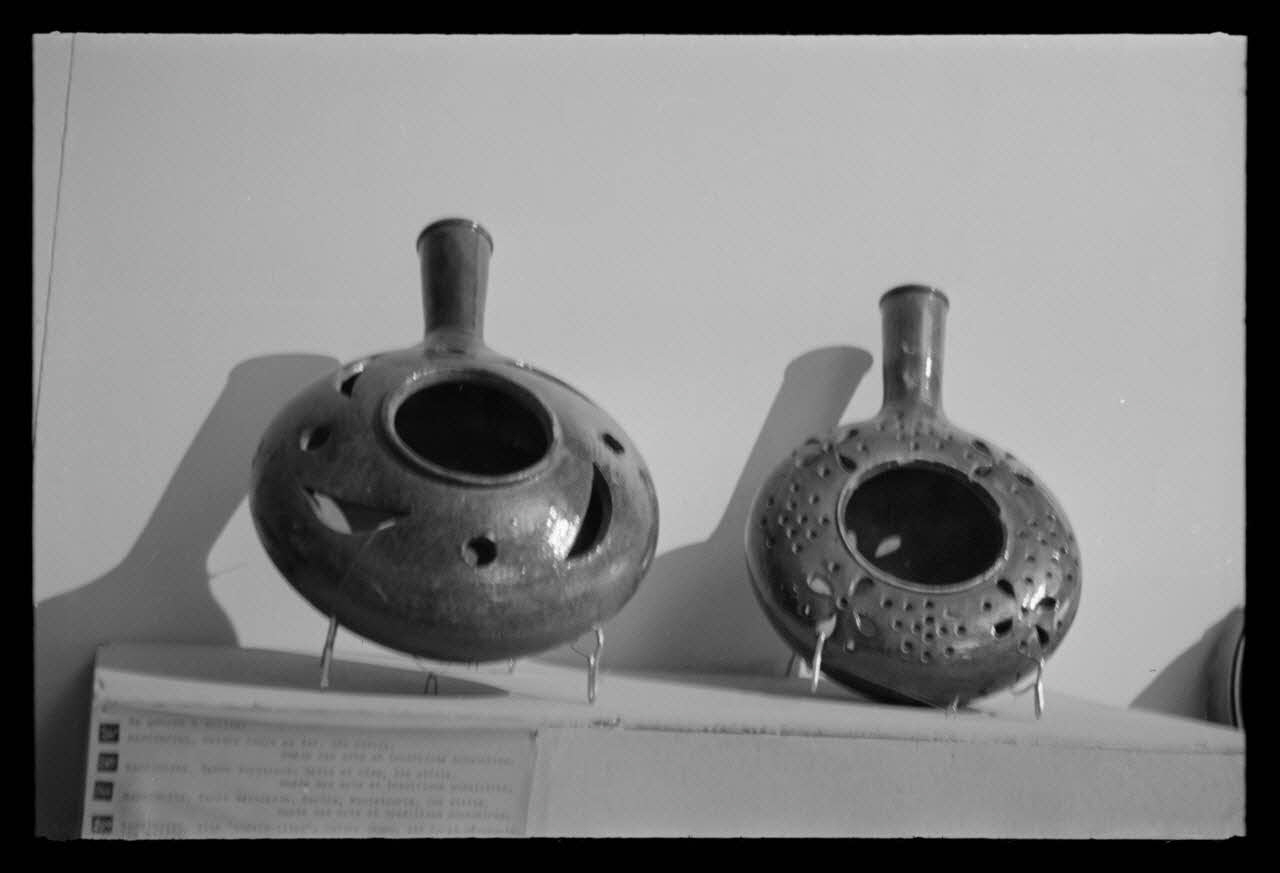 P. Lapisse photographie MNATP. Exposition. Objets domestiques des provinces de France dans la vie familiale et les arts ménagers (17 avril 1953 - 11 octobre 1954) Ile-de-France, France 1954/3/1 Ph.1954.36.16 Photo