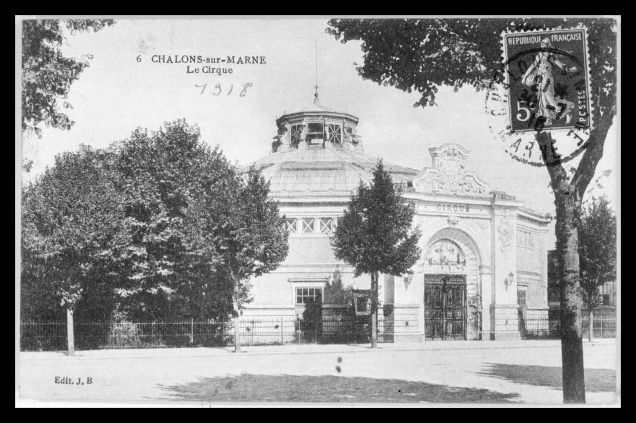 J.B. photographie Carte postale. Châlons-sur-Marne, 6.  Le cirque Champagne-Ardenne, France 1918 Ph.1957.26.24 Photo