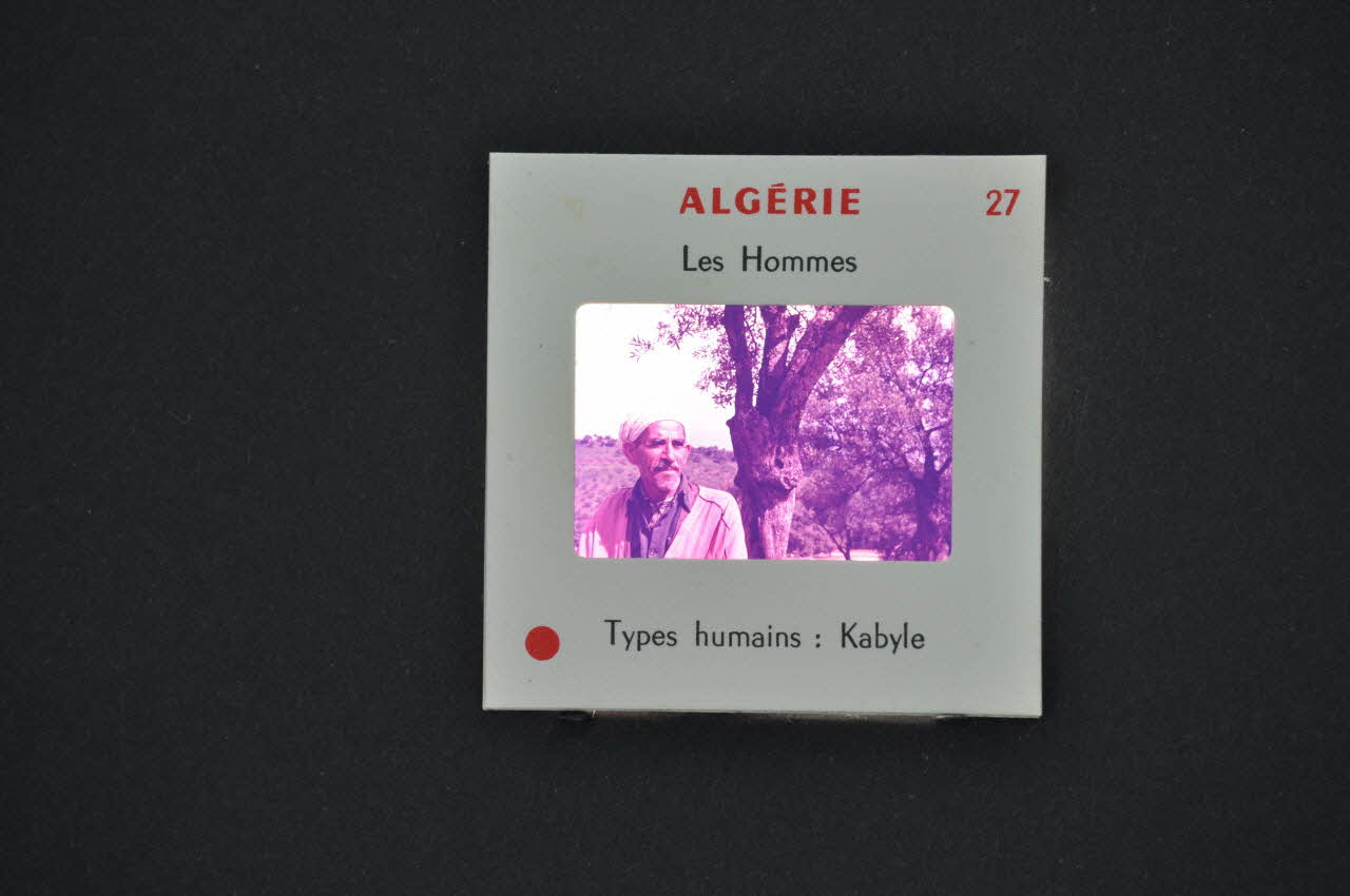 M Hamelle ; Ministère Des Affaires Algériennes diapositive Algérie. Types humains : Kabyle Ile-de-France, Algérie 1960 2002.157.1.28 Photo Mucem