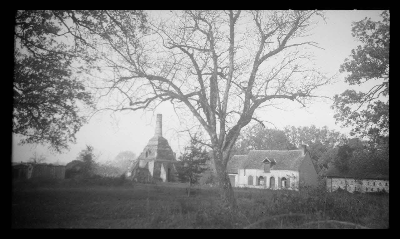 Laroche photographie MNATP. Enquête sur la Sologne Centre, France 1945/11/10 Ph.1945.142.13 Photo