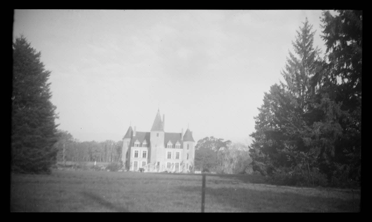 Laroche photographie MNATP. Enquête sur la Sologne Centre, France 1945/11/12 Ph.1945.142.15 Photo