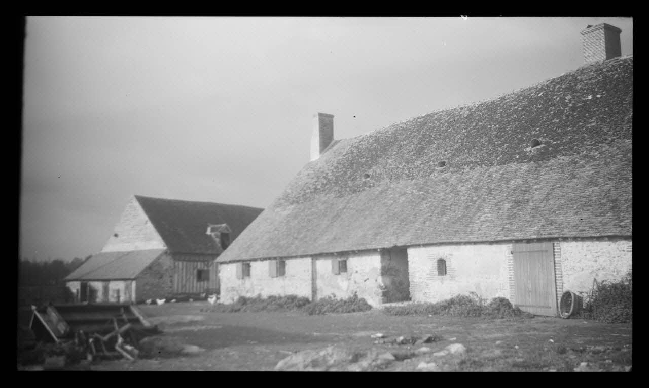 Laroche photographie MNATP. Enquête sur la Sologne Centre, France 1945/11/13 Ph.1945.142.18 Photo