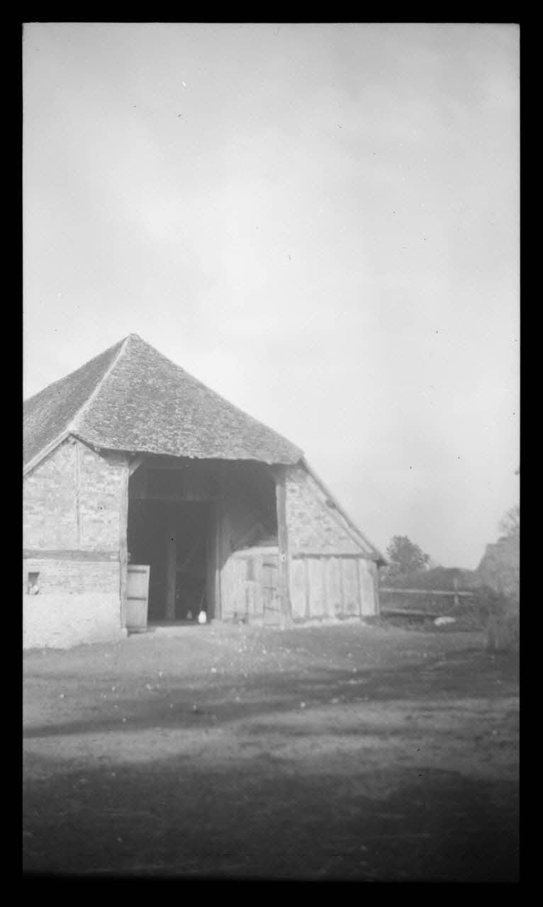Laroche photographie MNATP. Enquête sur la Sologne Centre, France 1945/11/13 Ph.1945.142.20 Photo