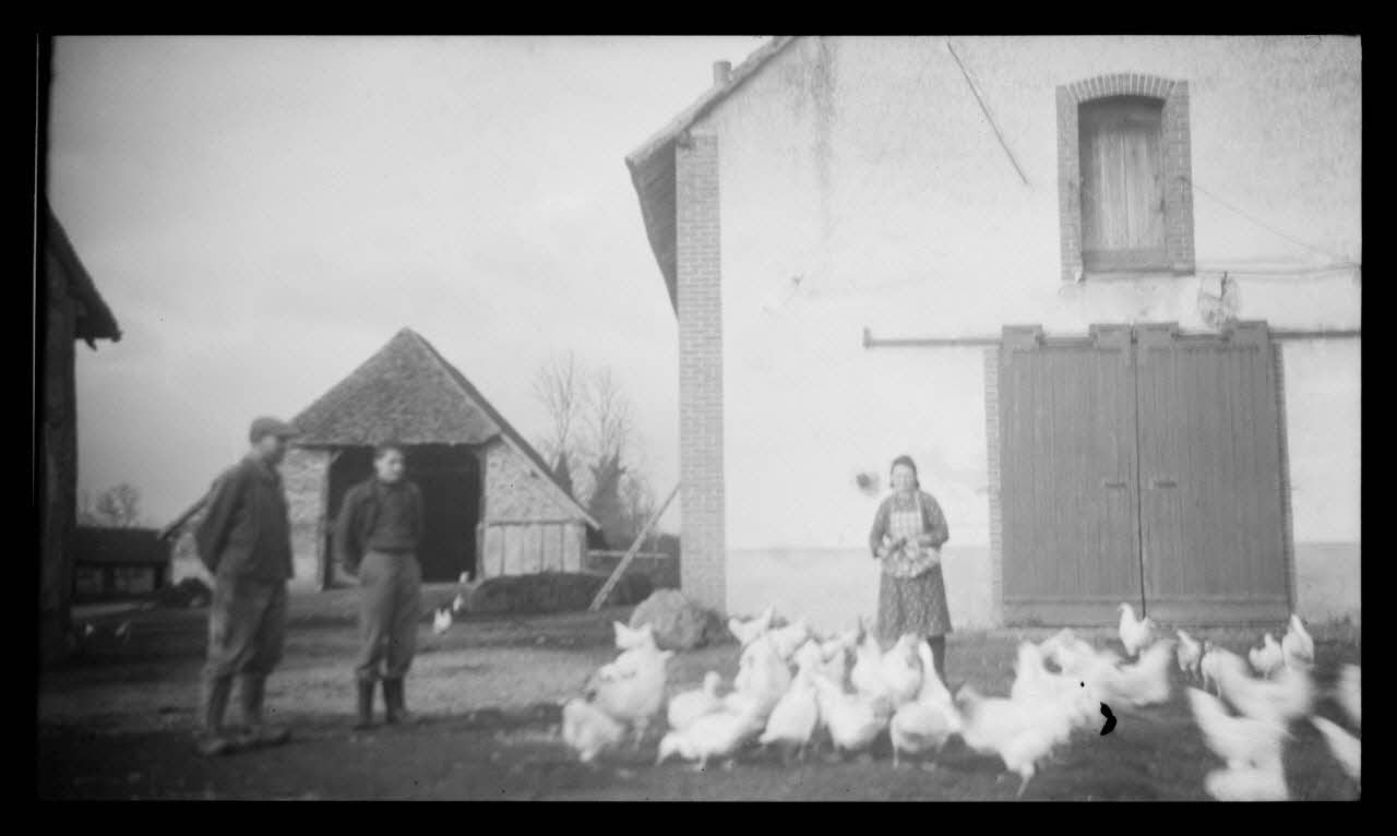 Laroche photographie MNATP. Enquête sur la Sologne Centre, France 1945/11/13 Ph.1945.142.22 Photo