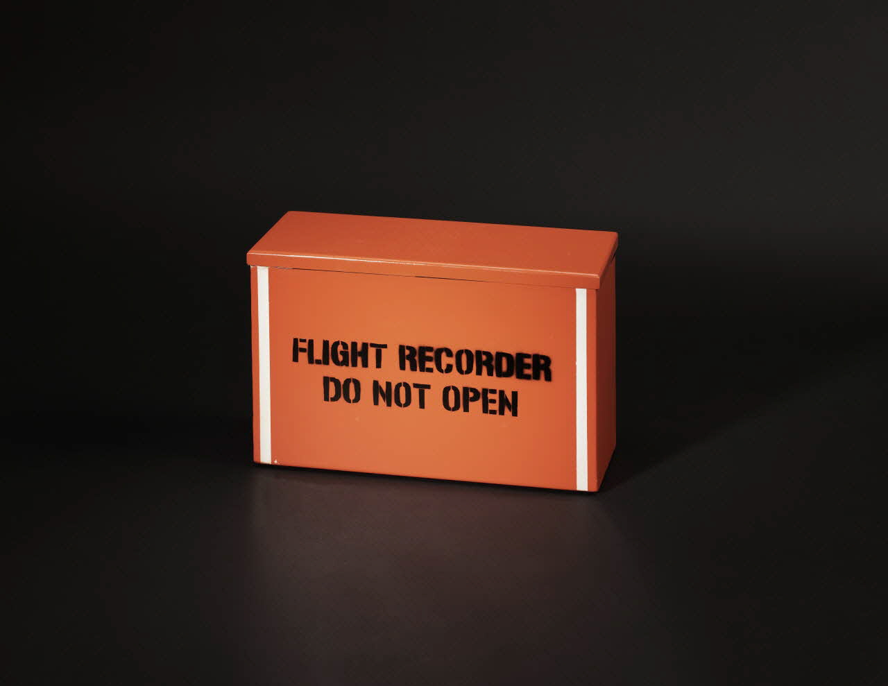 Jon coffret Boîte métallique prenant pour modèle une boîte noire d'avion Italie 2016 2016.38.1.1-2 Photo Mucem / Marianne Kuhn