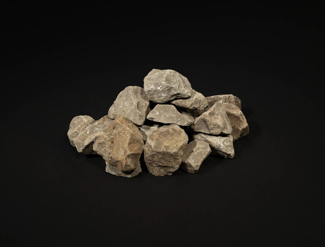 PIERRE Pierres provenant d'un dépôt de Rome 2016.38.3.1-20 Photo Mucem / Marianne Kuhn