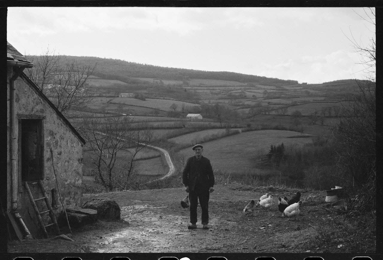 Jean Raisky photographie MNATP. Mission d'ethnomusicologie de Jean Raisky dans le Morvan et le Nivernais (24 mars 1970 - 3 avril 1970) Bourgogne, France 1970/3/31 Ph.1970.40.36 Photo