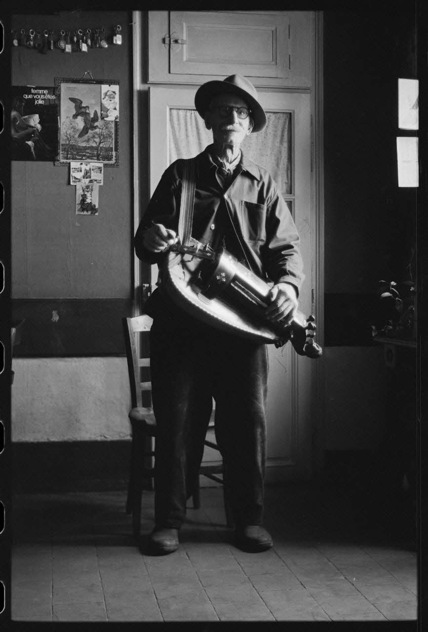 Jean Raisky photographie MNATP. Mission d'ethnomusicologie de Jean Raisky dans le Morvan et le Nivernais (24 mars 1970 - 3 avril 1970) Bourgogne, France 1970/4/1 Ph.1970.40.40 Photo