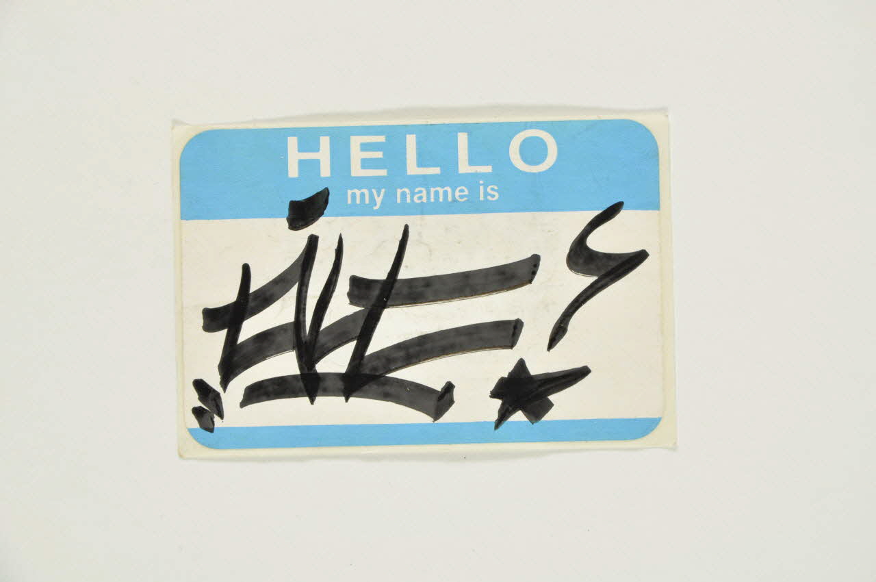 Tilt autocollant Signature Midi-Pyrénées, France 2000 2002.174.11 Photo Mucem