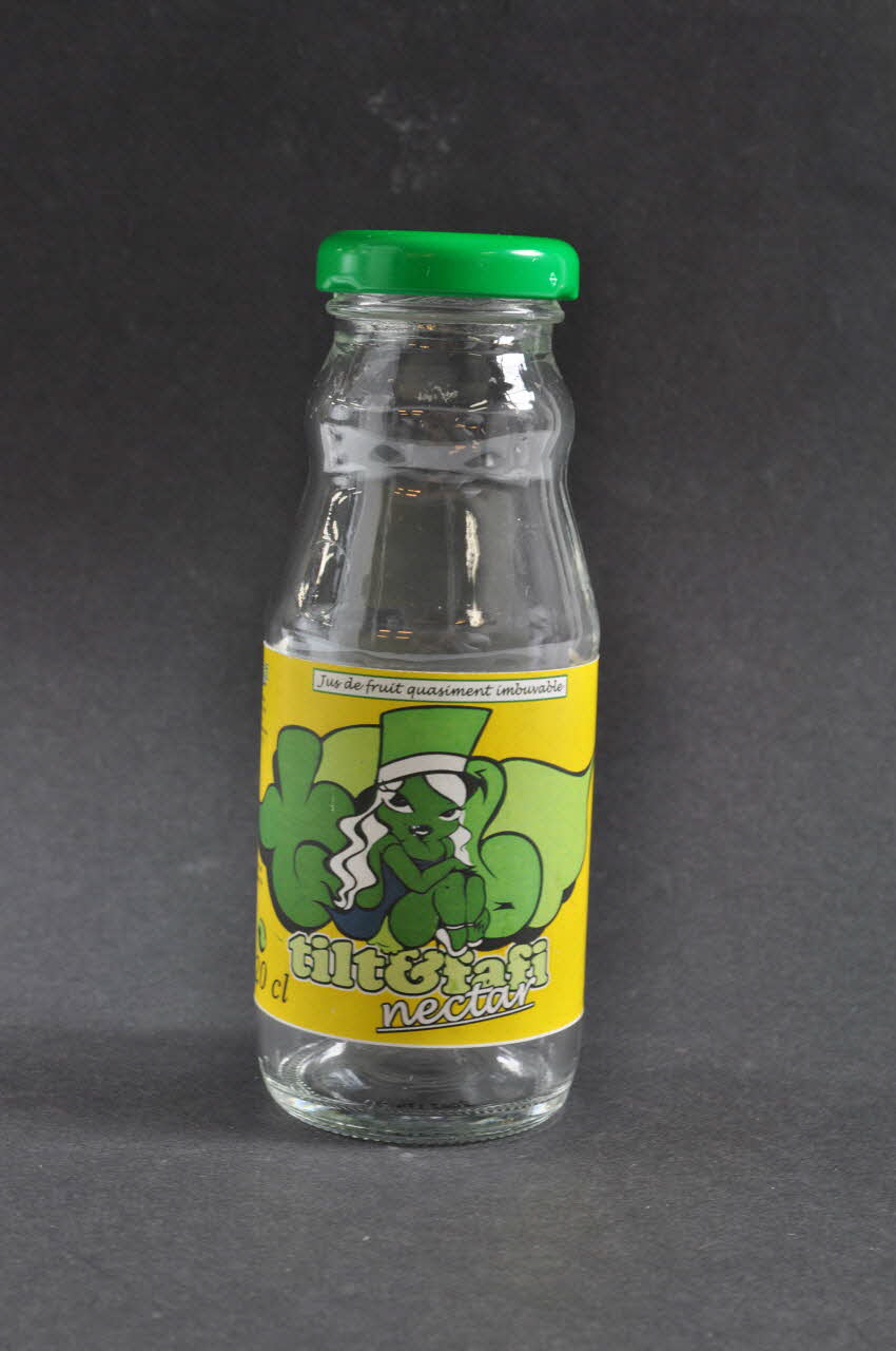 Tilt bouteille Jus de fruit quasiment imbuvable 1995-2002 2002.174.4.1-2 Photo Mucem