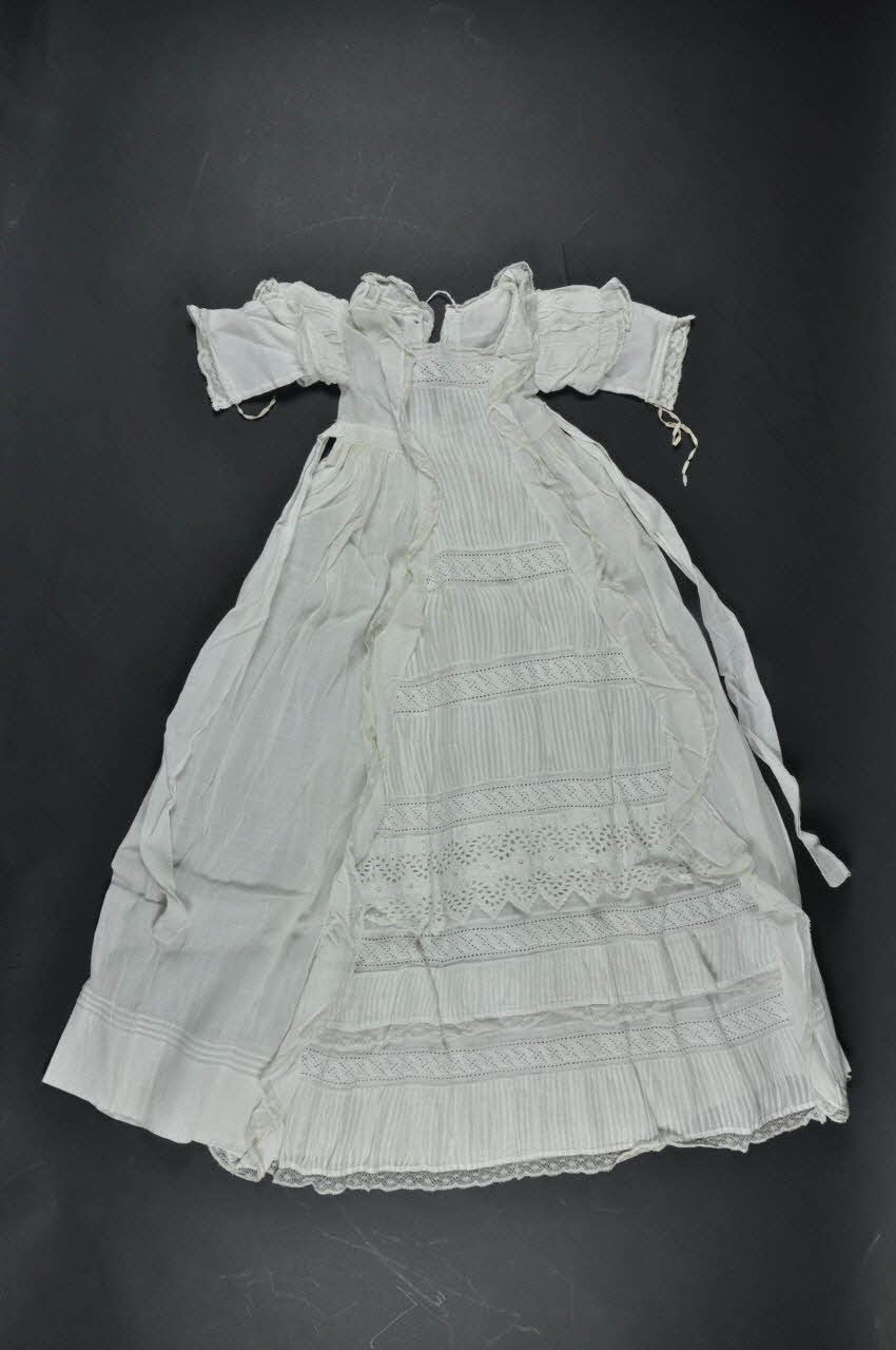 robe de baptême 1946.123.115 Photo Mucem