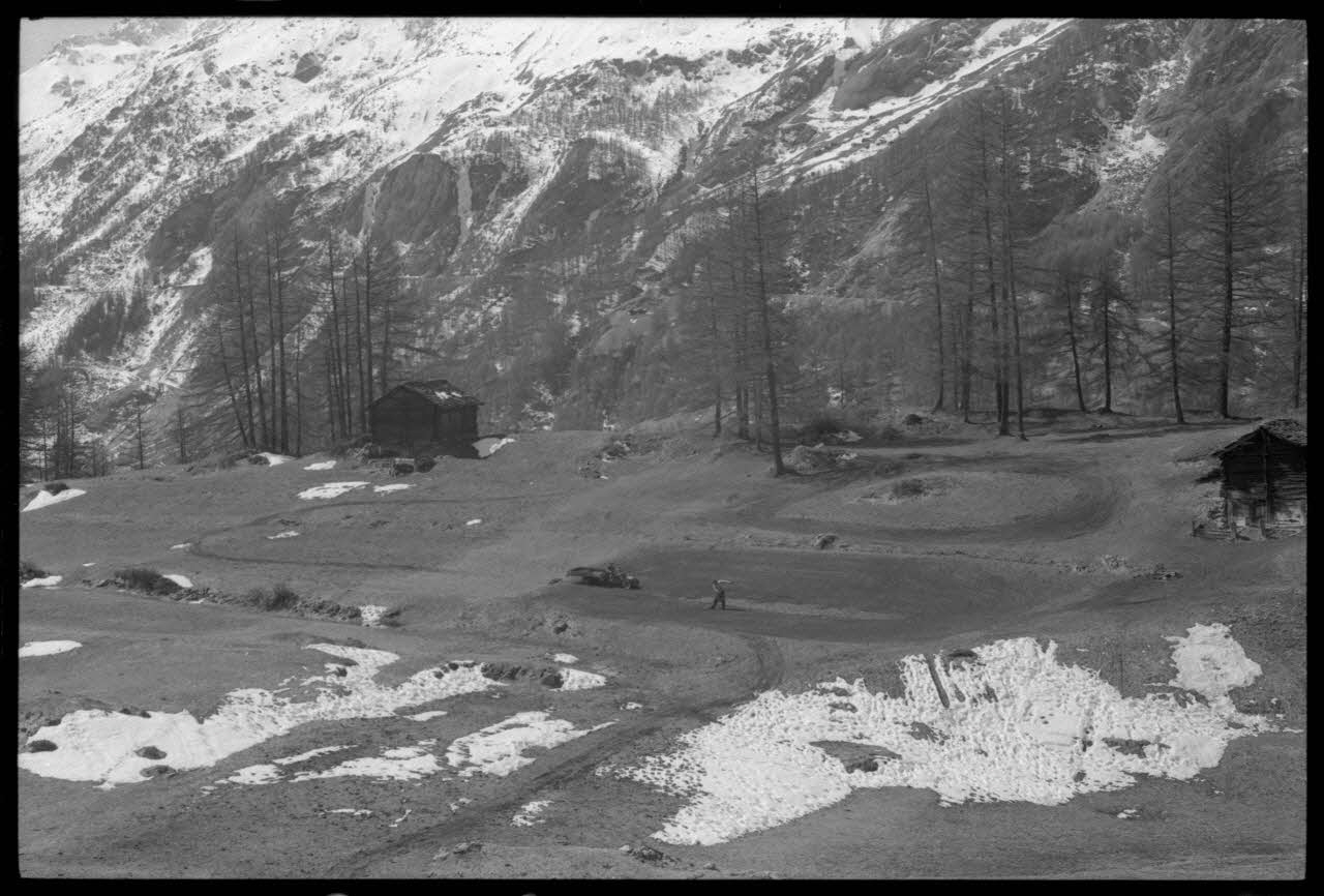 Jean Cuisenier photographie Enquête conduite par Jean Cuisenier en Suisse (du 25 mars au 8 avril 1972) Canton du Valais, Suisse 1972/4/5 Ph.1972.97.38 Photo