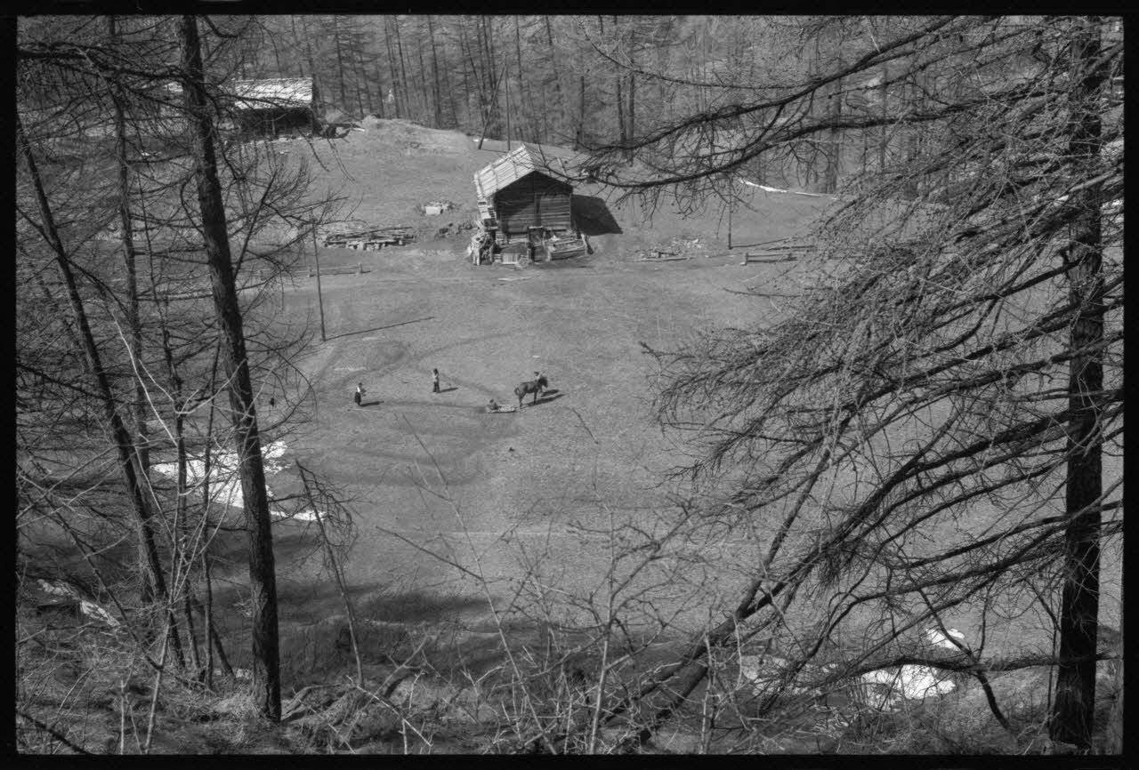 Jean Cuisenier photographie Enquête conduite par Jean Cuisenier en Suisse (du 25 mars au 8 avril 1972) Canton du Valais, Suisse 1972/4/5 Ph.1972.97.40 Photo
