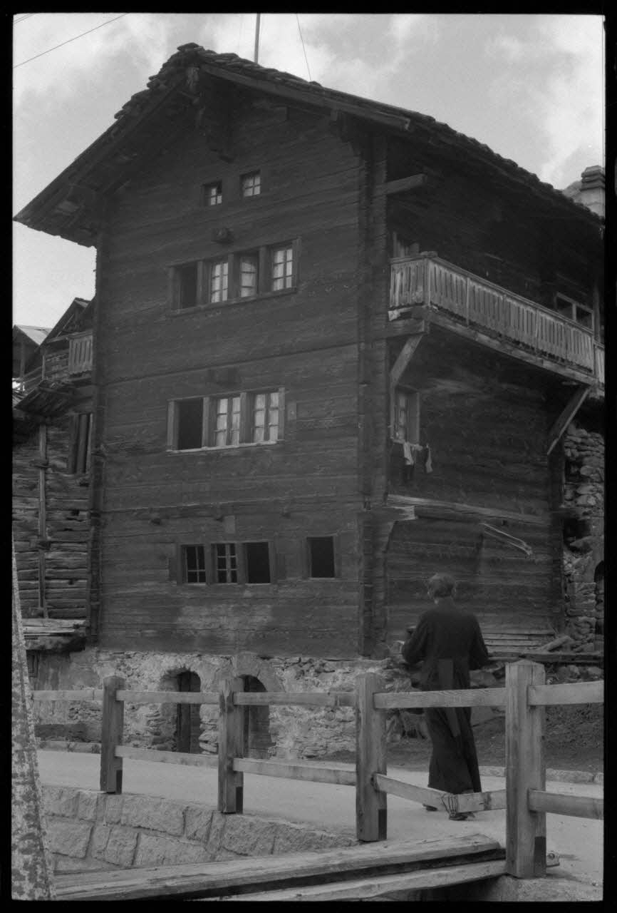 Jean Cuisenier photographie Enquête conduite par Jean Cuisenier en Suisse (du 25 mars au 8 avril 1972) Canton du Valais, Suisse 1972/4/5 Ph.1972.97.52 Photo