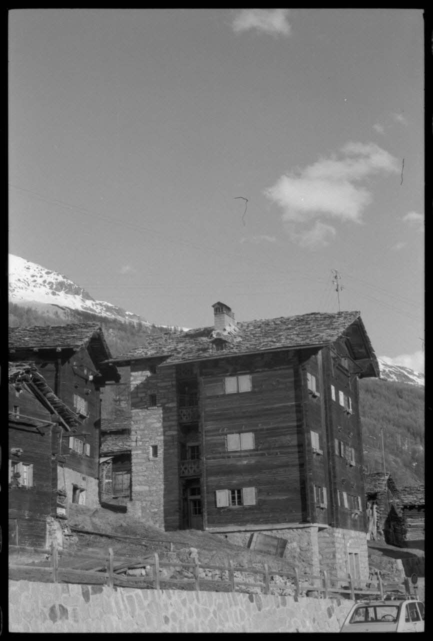Jean Cuisenier photographie Enquête conduite par Jean Cuisenier en Suisse (du 25 mars au 8 avril 1972) Canton du Valais, Suisse 1972/4/6 Ph.1972.97.92 Photo