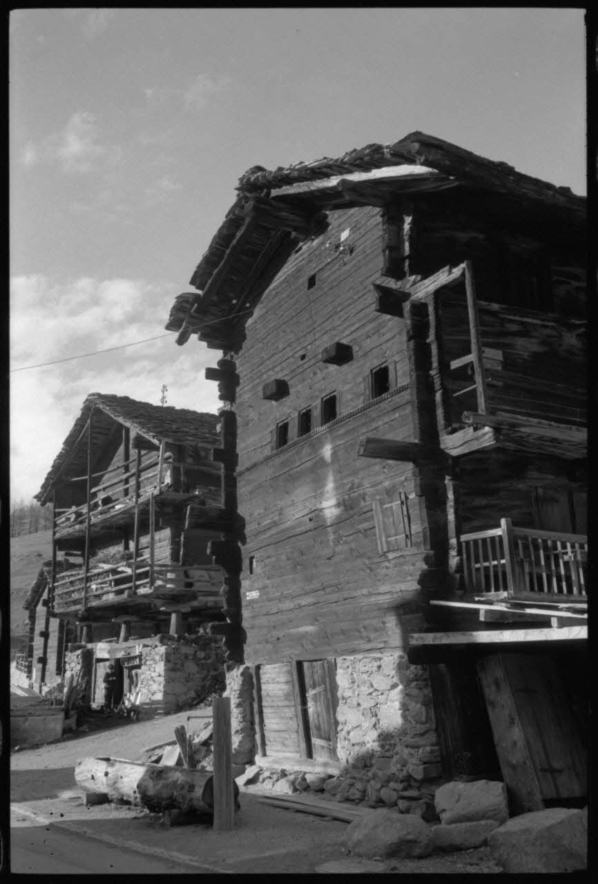 Jean Cuisenier photographie Enquête conduite par Jean Cuisenier en Suisse (du 25 mars au 8 avril 1972) Canton du Valais, Suisse 1972/4/6 Ph.1972.97.93 Photo