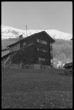 Jean Cuisenier photographie Enquête conduite par Jean Cuisenier en Suisse (du 25 mars au 8 avril 1972) Canton du Valais, Suisse 1972/4/6 Ph.1972.97.96  Photo